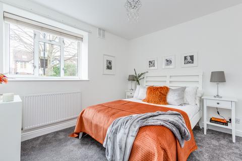 2 bedroom flat for sale, St. Albans Avenue, London