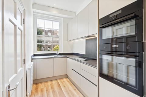 3 bedroom flat to rent, Redcliffe Road, Chelsea, London