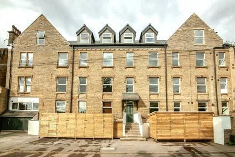 3 bedroom apartment to rent, Bankfield Road, Huddersfield, HD1