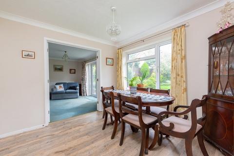 4 bedroom detached house for sale - Rowans Close, Farnborough GU14