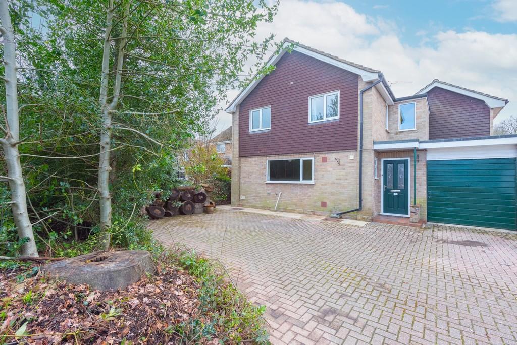 Hawley Road, Camberley GU17 4 bed link detached house for sale £525,000