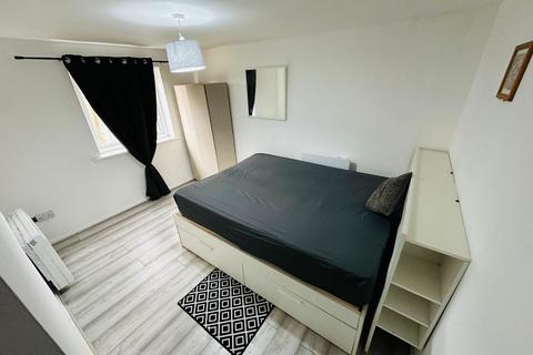 2 bedroom flat to rent - Barking IG11