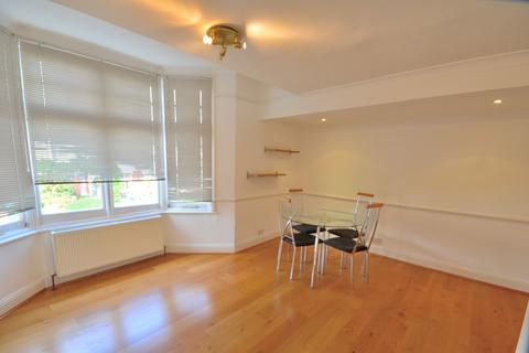 2 bedroom flat to rent, The Mall , Southgate, London. N14
