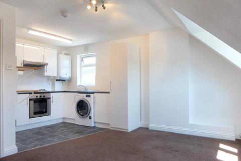 3 bedroom semi-detached house to rent - Kendall Avenue, South Croydon CR2