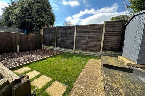 3 bedroom end of terrace house to rent, Wickhurst Close, Portslade BN41