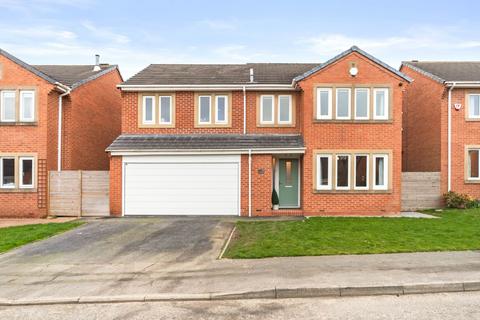 4 bedroom detached house for sale - Hill Top Lane, Tingley