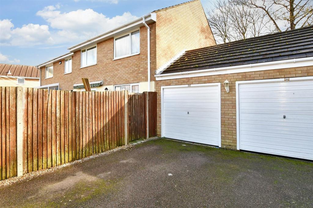Olivers Mill, New Ash Green, Longfield, Kent 4 bed semidetached house