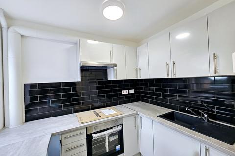 1 bedroom in a house share to rent - South Street Room 3 Enfield EN3 4JZ