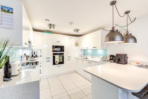 3 bedroom flat for sale, Parkfield Road, Worthing, West Sussex, BN13