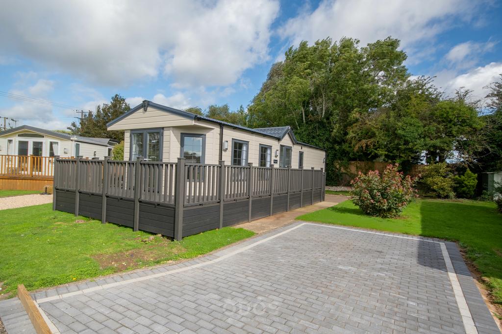 Bidford on Avon B50 2 bed park home for sale £125,000
