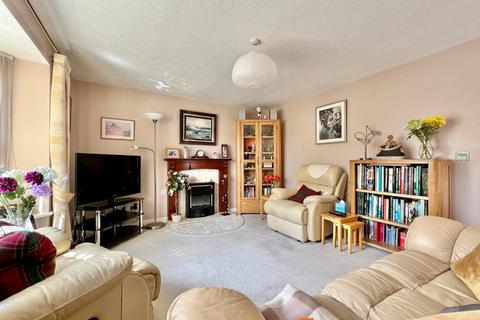 28 Adwalton Close, Newark, NG24 2GT
