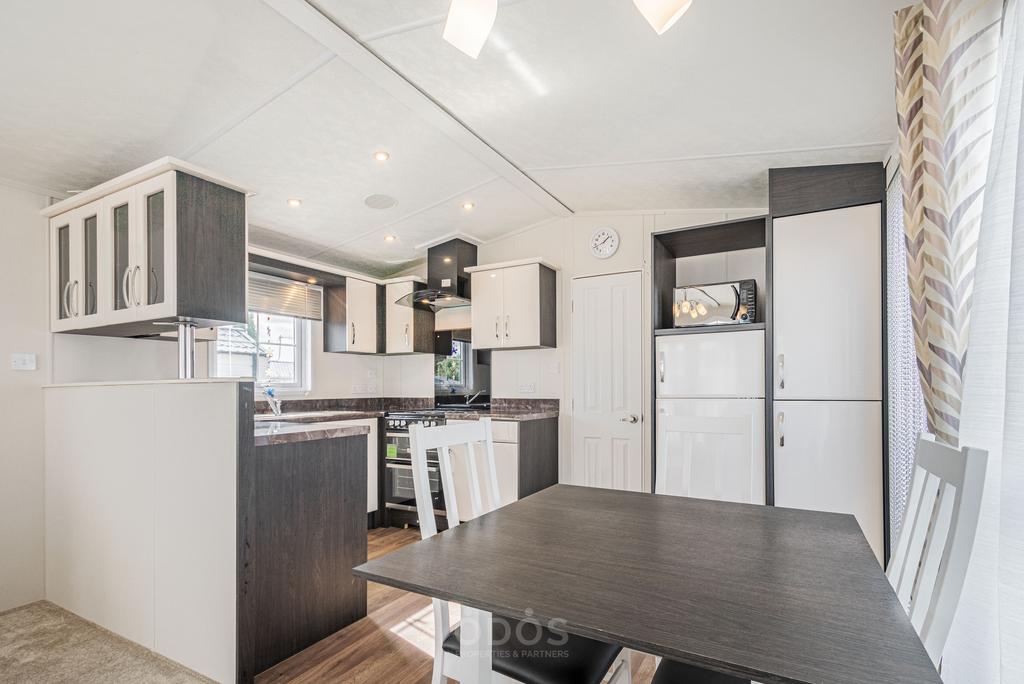 Kitchen/Dining Area