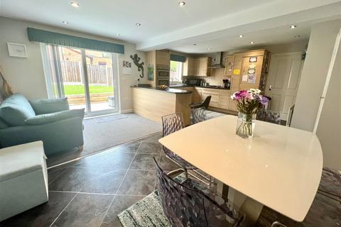 42 Champany Fields, Dodworth, Barnsley, S75 3TY