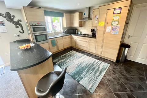 42 Champany Fields, Dodworth, Barnsley, S75 3TY