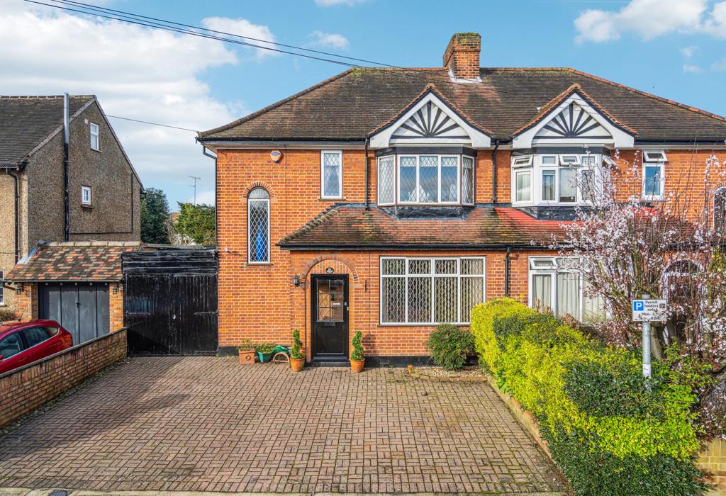 Clayton Way, Uxbridge, Greater London 3 bed semidetached house for