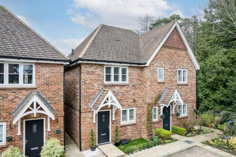 7 Driscoll Way, Caterham, CR3 5WD