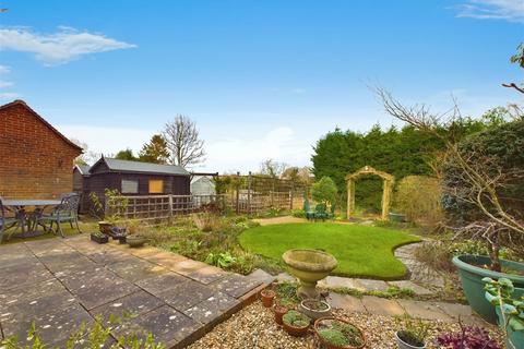 35 Three Acres, Horsham, RH12 1RS