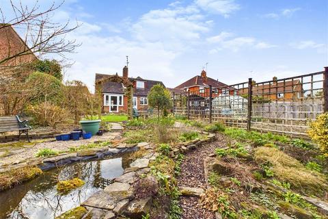 35 Three Acres, Horsham, RH12 1RS
