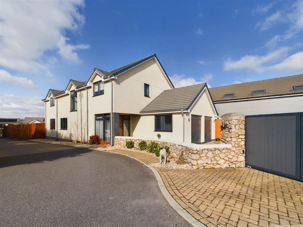 Golvers Hill Road, Kingsteignton 4 bed detached house for sale £675,000
