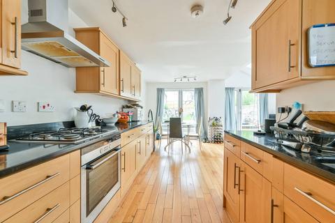 2 bedroom flat to rent - Haselrigge Road, Clapham, London, SW4