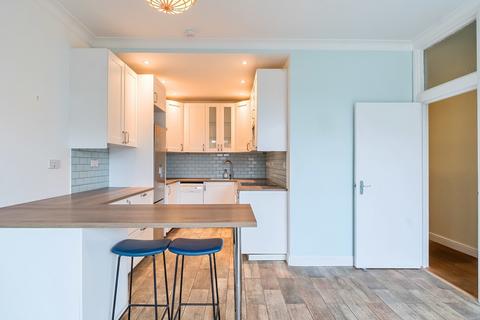 2 bedroom flat to rent, Staplehurst Road Hither Green SE13