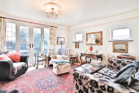 27 Cotsford Avenue, New Malden, KT3 5EU