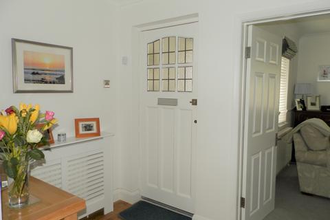 33 Holden Way, Upminster, RM14 1BT