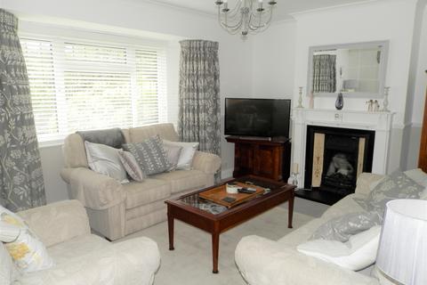33 Holden Way, Upminster, RM14 1BT