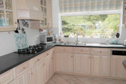 33 Holden Way, Upminster, RM14 1BT