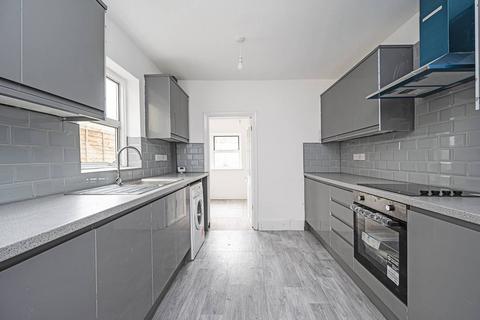 4 bedroom house to rent - Durrington Road, Clapton, London, E5