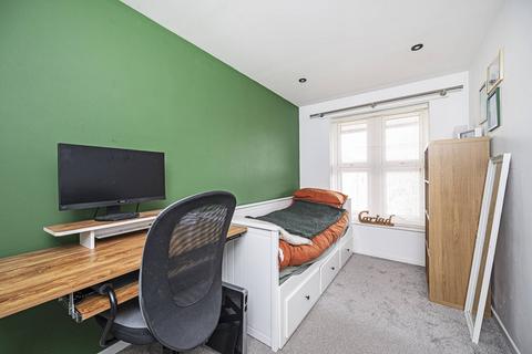 2 bedroom flat to rent, Leabank Square, Hackney, London, E9