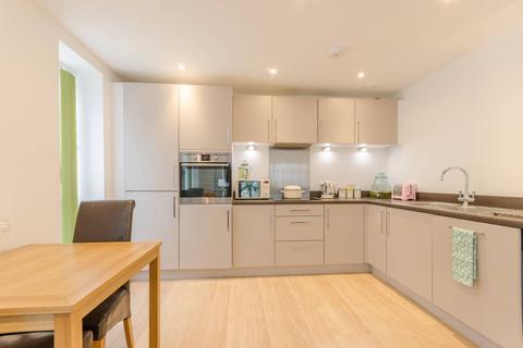 2 bedroom flat to rent, Atkins Square, Hackney Downs, London, E8