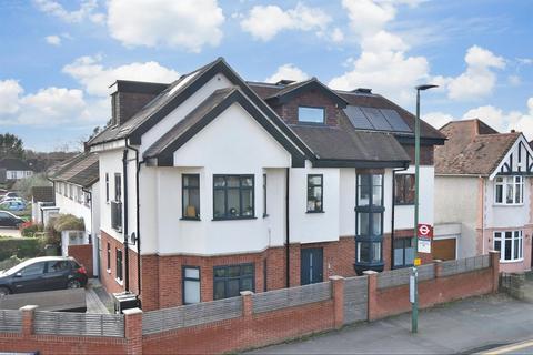 1 bedroom flat for sale, Cheam Common Road, Worcester Park, Surrey