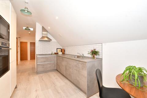 1 bedroom flat for sale, Cheam Common Road, Worcester Park, Surrey