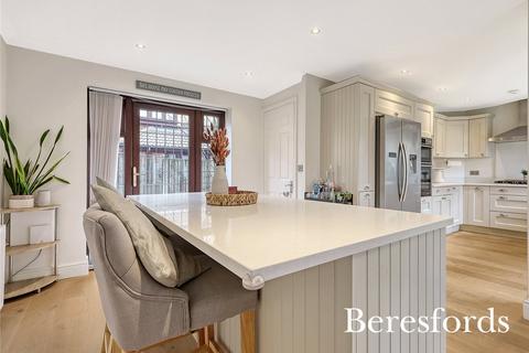 4 Chorley Close, Langdon Hills, Basildon, SS16 6ST
