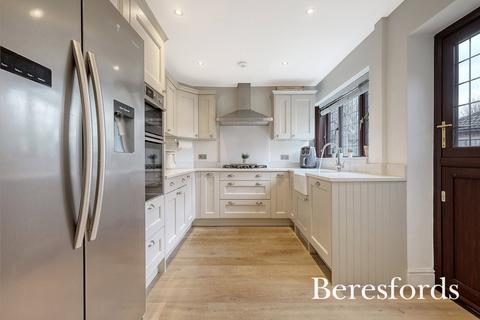4 Chorley Close, Langdon Hills, Basildon, SS16 6ST