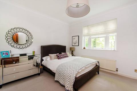 2 bedroom flat to rent, Roxeth Hill, Harrow, HA2