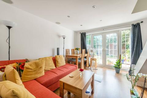 2 bedroom end of terrace house for sale, Briarwood Close, Feltham, TW13