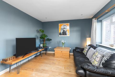 4 Flag Square, Shoreham-by-sea, BN43 5RZ