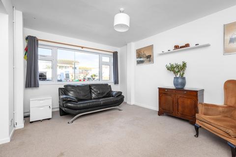 4 Flag Square, Shoreham-by-sea, BN43 5RZ
