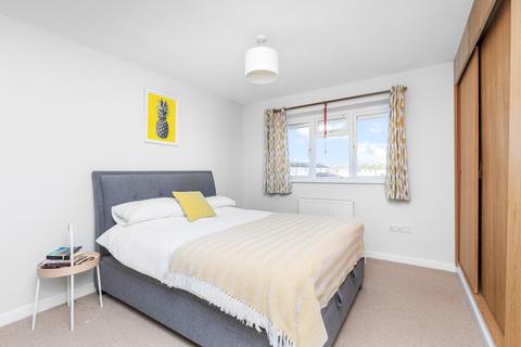 4 Flag Square, Shoreham-by-sea, BN43 5RZ