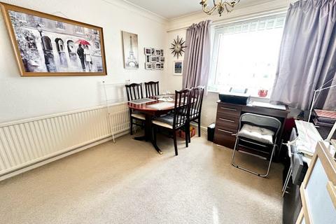 2 bedroom apartment for sale, Pembroke Court, Bispham FY2