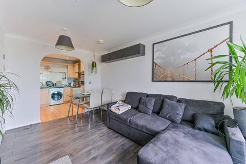 1 bedroom flat for sale, Solent Court, Norbury, London, SW16