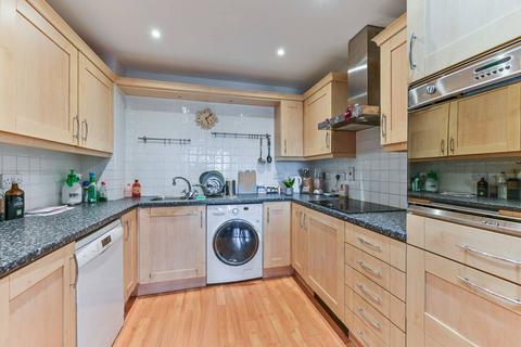 1 bedroom flat for sale, Solent Court, Norbury, London, SW16