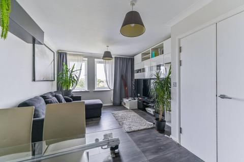 1 bedroom flat for sale, Solent Court, Norbury, London, SW16