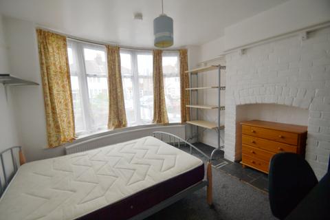 4 bedroom terraced house to rent - Victoria Road, Manchester M14