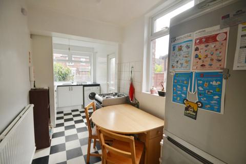 4 bedroom terraced house to rent, Victoria Road, Manchester M14