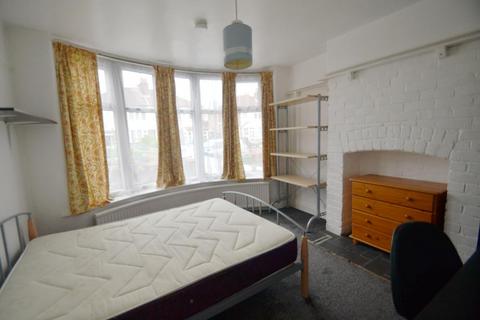 4 bedroom terraced house to rent, Victoria Road, Manchester M14