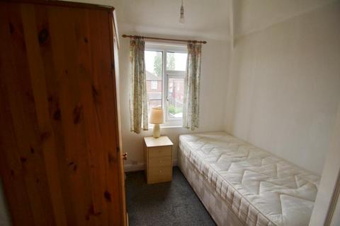 4 bedroom terraced house to rent, Victoria Road, Manchester M14