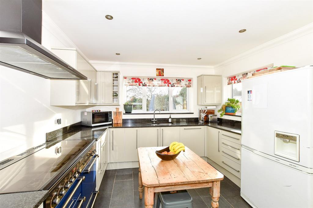 Kitchen/ Breakfast Room